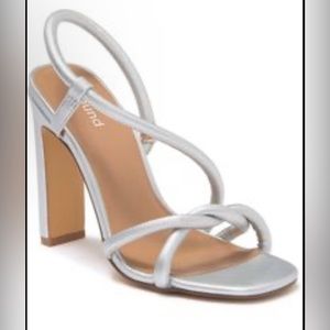 NIB A sinuous strap twists across slingback sandal with a slender squared heel